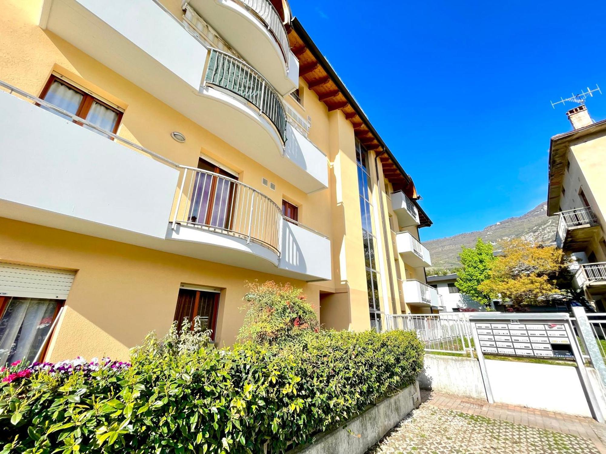 Casa Segantini - Relax Patio Apartment 1 Arco Buitenkant foto